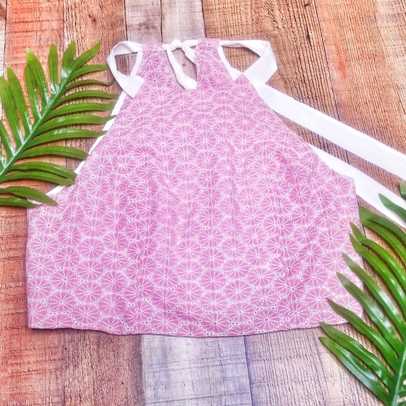 BCBGeneration | Daisy Eyelet Keyhole Halter Top - Picture 2 of 7